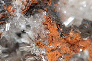 Hemimorphite and Conichalcite on Goethite on Limonite